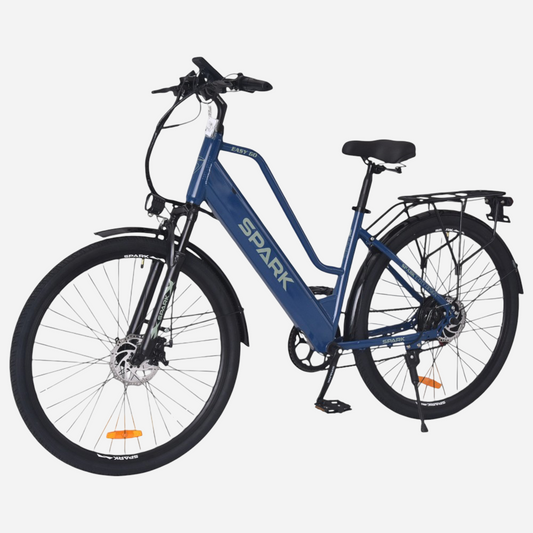 Електровелосипед Spark E-CITY EASY GO 28" — вигляд спереду-збоку, синій, жорстка вилка Spark, широкі покришки 28×2.0