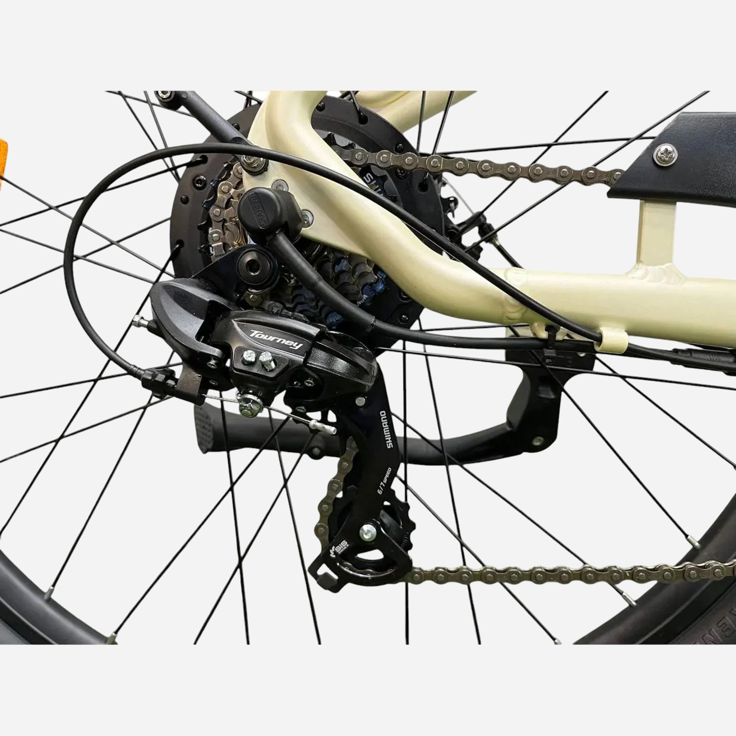Titan E-Titan Pulse 29 — задній перемикач Shimano Tourney RD-TY300, касета, ланцюг