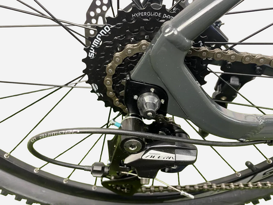 Cronus Ultimatum 27.5" — задній перемикач Shimano Acera та касета Hyperglide