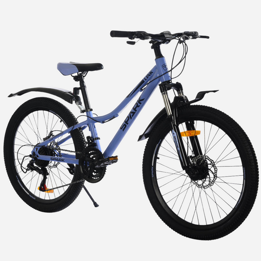 Гірський велосипед Spark LINK 24" лавандовий, вид спереду під кутом — амортизаційна вилка з крилом, дискове гальмо, руль з манетками Shimano, підніжка