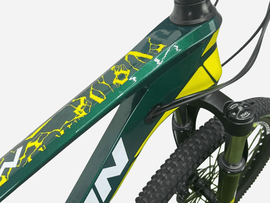 Магнієва рама Titan Shadow 26" з графікою, амортизаційна вилка з LockOut, крупний план