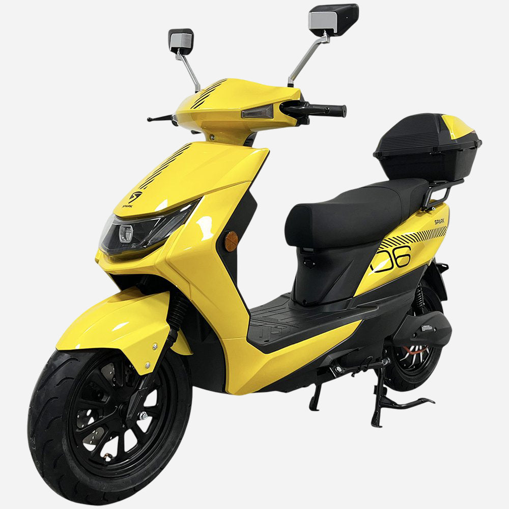 Електроскутер Spark SP2000E-6 жовтий, вид збоку справа, з топкейсом