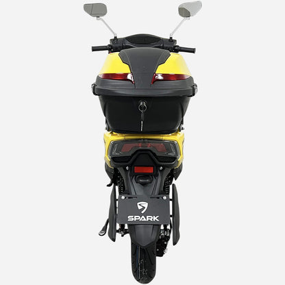 Електроскутер Spark SP2000E-6, вид прямо ззаду, топкейс та задні ліхтарі, логотип Spark