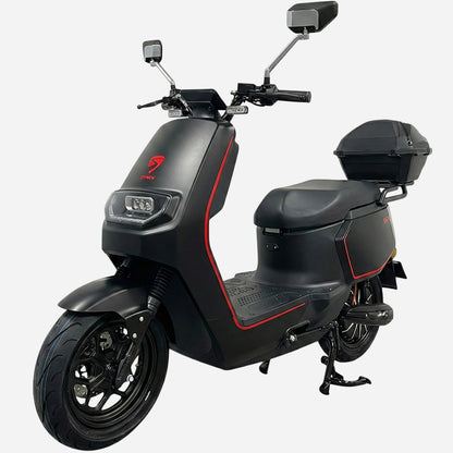 Електроскутер SPARK SP2500E-2, вид спереду зліва — задній кофр, дискове гальмо, LED-оптика