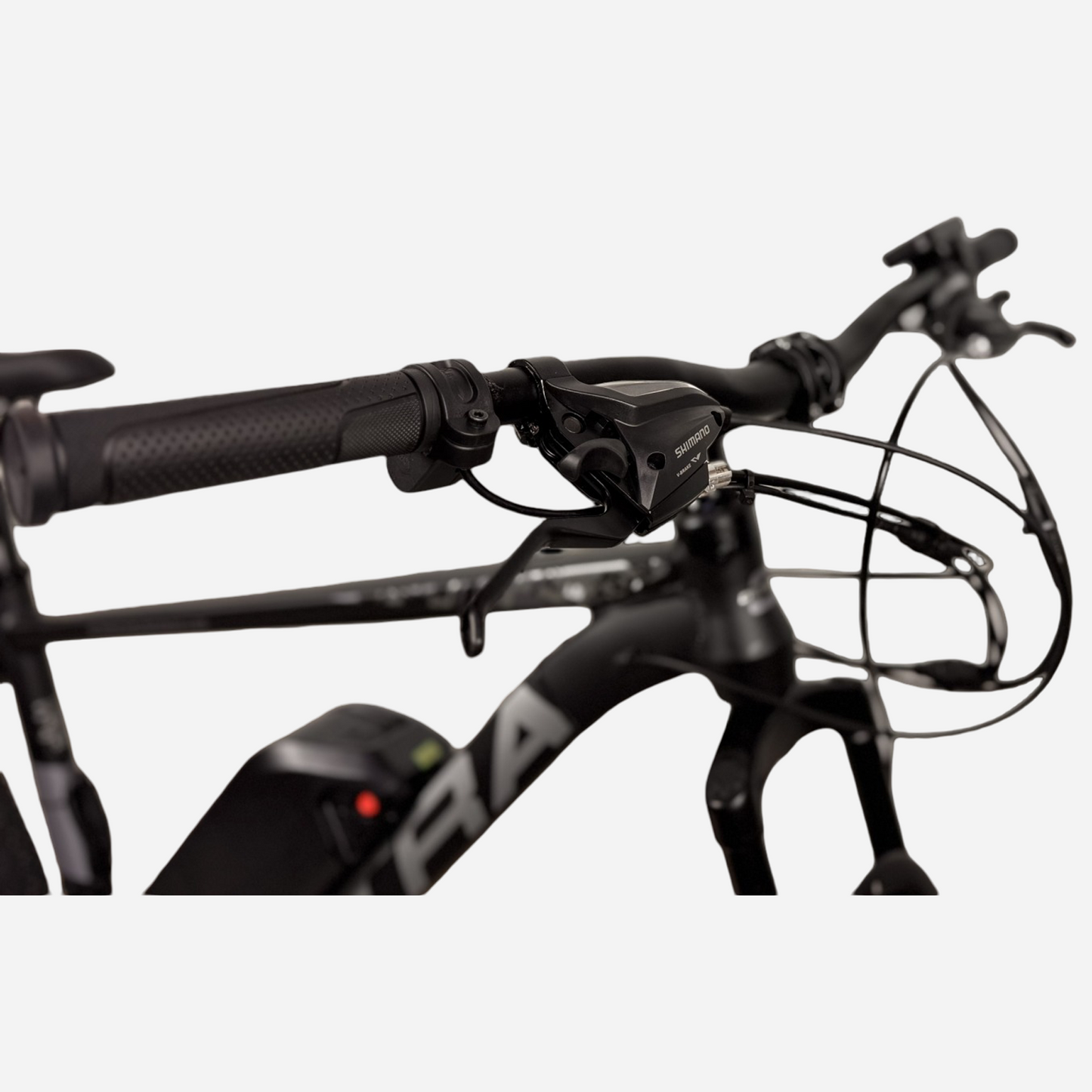 CrossBike Ultra 29" — гальмівна ручка Shimano ST-EF500 та алюмінієвий винос керма