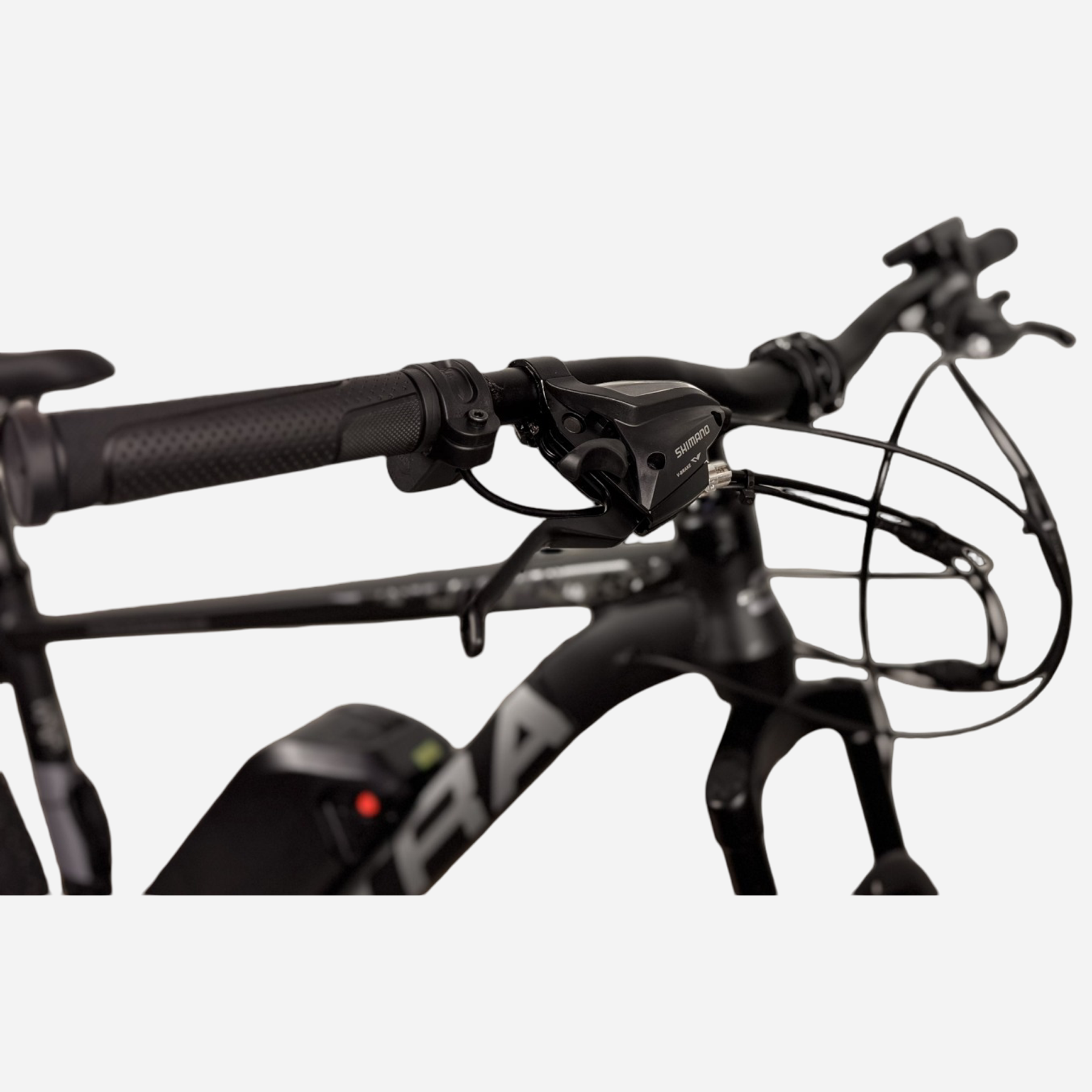 CrossBike Ultra 29" — гальмівна ручка Shimano ST-EF500 та алюмінієвий винос керма