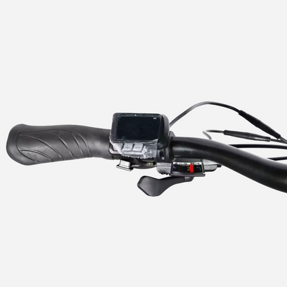 Formula eCURSOR MAN 29" — РК-дисплей електросистеми та манетка L-TWOO на лівому кермі