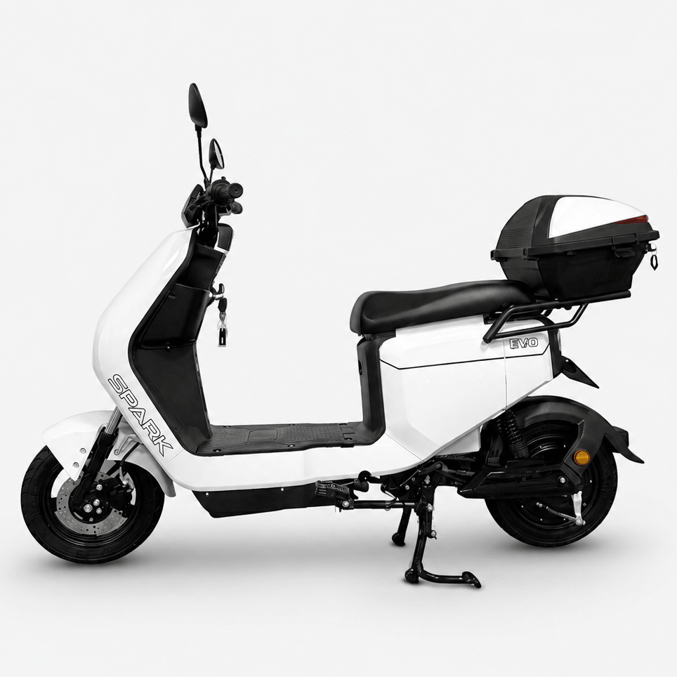 Електровелосипед SPARK EVO білий, вид збоку — дисковий гальмо, кофр, Step-through рама
