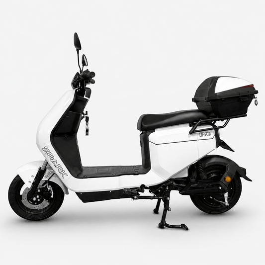Електровелосипед SPARK EVO білий, вид збоку — дисковий гальмо, кофр, Step-through рама