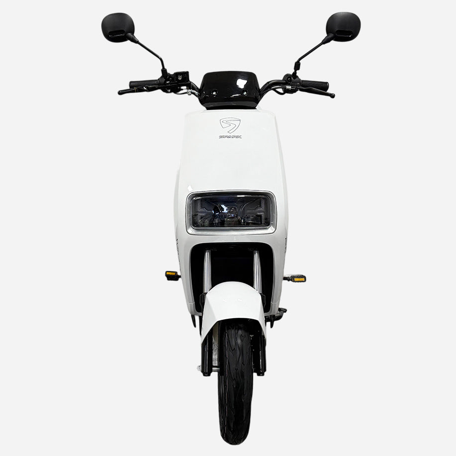 Електровелосипед SPARK EVO — вид спереду, прямокутна LED-фара, логотип SPARK, широке кермо