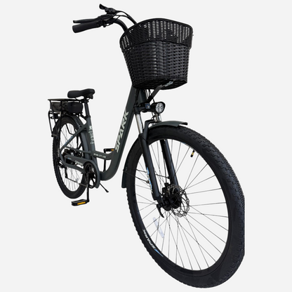 Міський електровелосипед Spark E-CITY COMFORT 28" темно-сірий — вид збоку, акумулятор на багажнику, плетений кошик