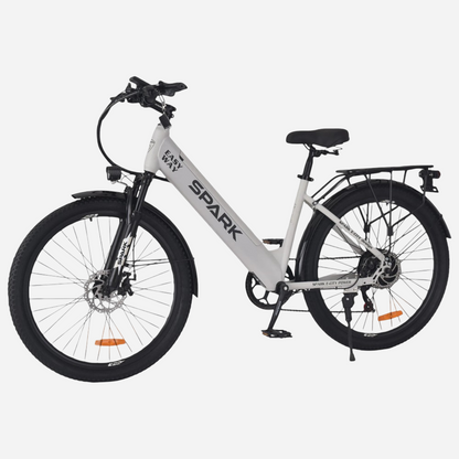 Електровелосипед Spark E-CITY EASY WAY 26" — вигляд спереду-збоку зліва, амортизаційна вилка з lock-out, широкі покришки
