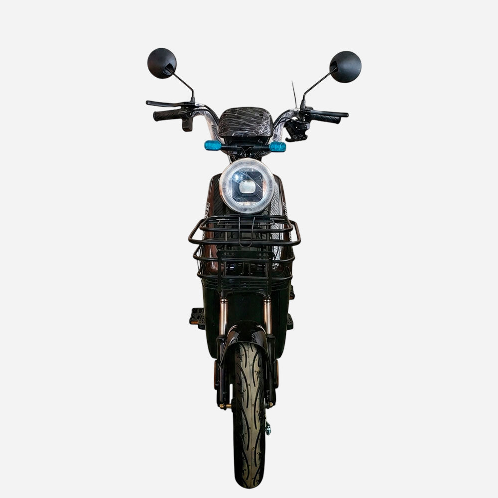 Електровелосипед SPARK R-9 чорний, вид спереду — LED-фара, металевий передній кошик і два круглих дзеркала