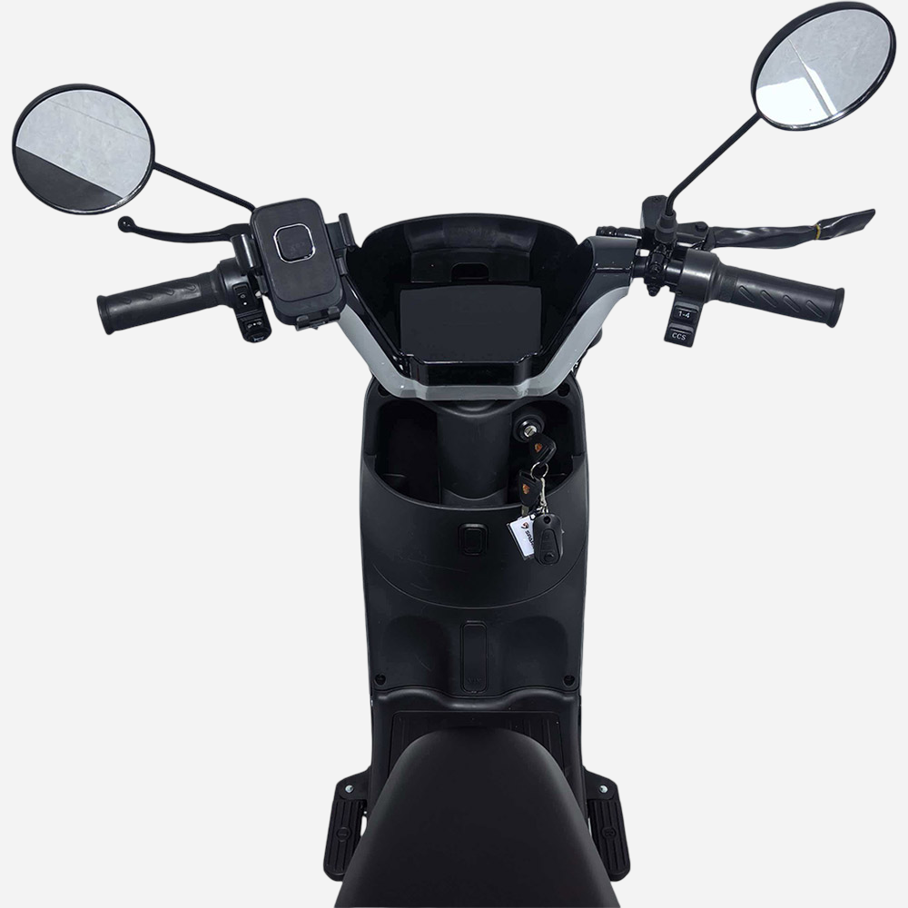 Spark FREE 14" — керма, тримач телефону, дзеркала та замок запалювання, крупний план