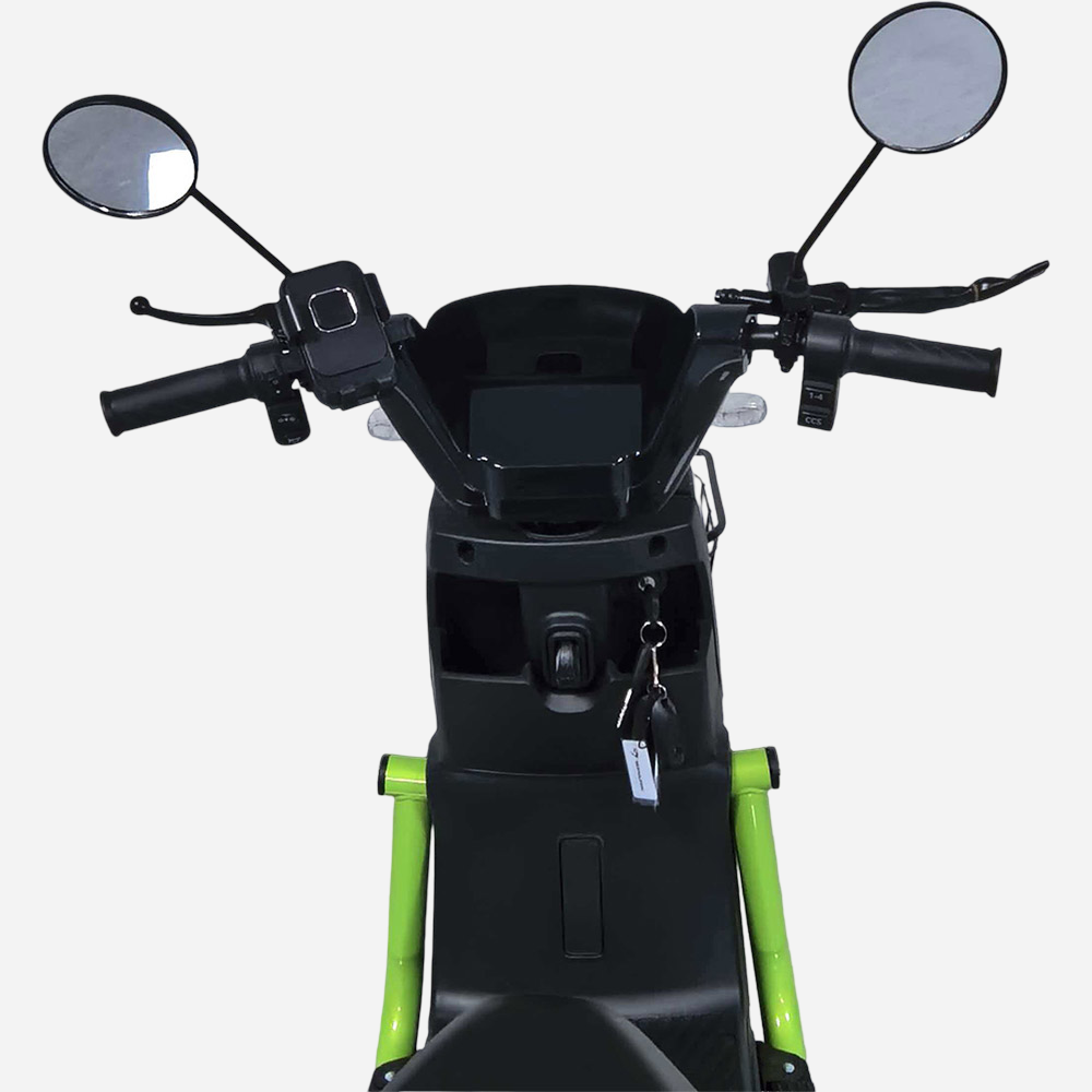 Spark RUNNER 16" — керма з дисплеєм, дзеркала та замок запалювання, вид спереду
