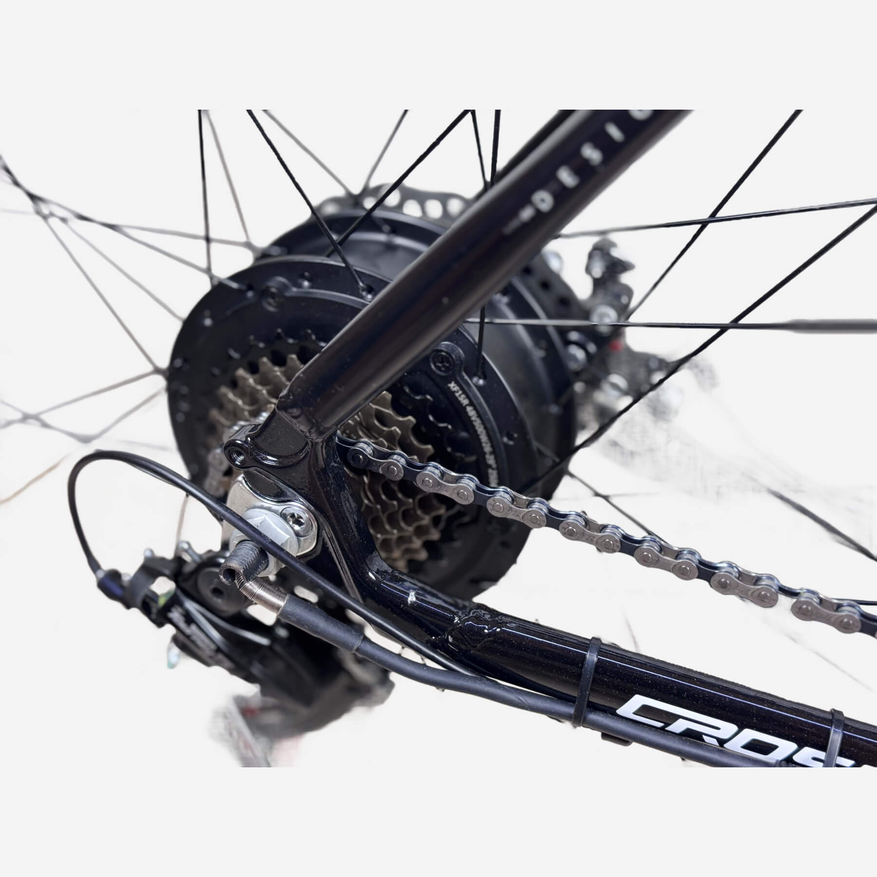 Заднє мотор-колесо 500W та трансмісія Shimano електровелосипеда Crossbike Pacific