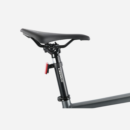 Cronus ROVER 520 — підсідельний штир Cronus з MTB сідлом та заднім світловідбивачем