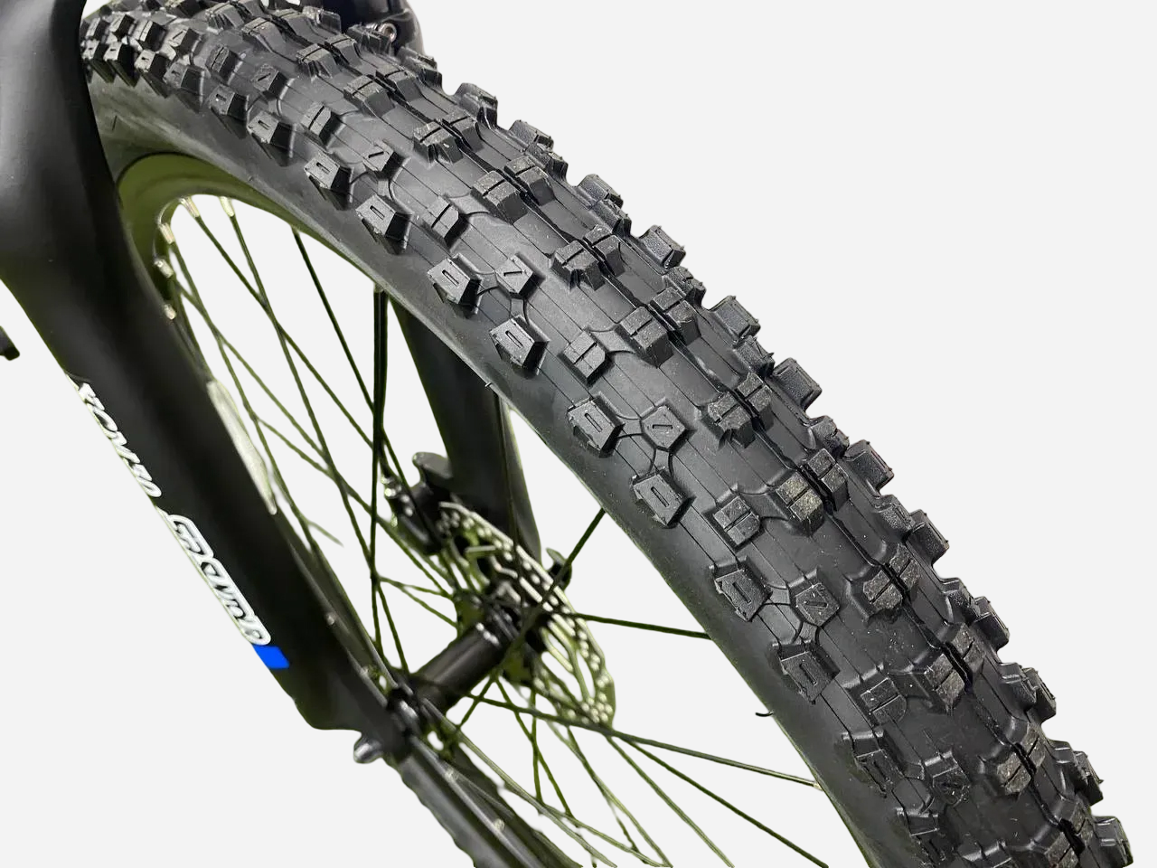 Cronus Ultimatum 27.5" — покришка SCHWALBE 27.5x2.25 з агресивним MTB протектором та дисковий ротор