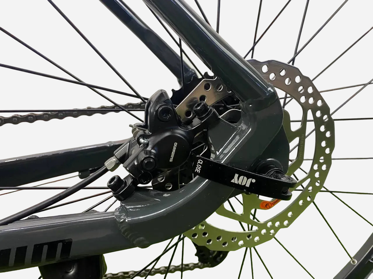 Cronus Ultimatum 27.5" — гідравлічний суппорт Shimano BR-MT200 з ротором 160 мм та задня втулка Joytech