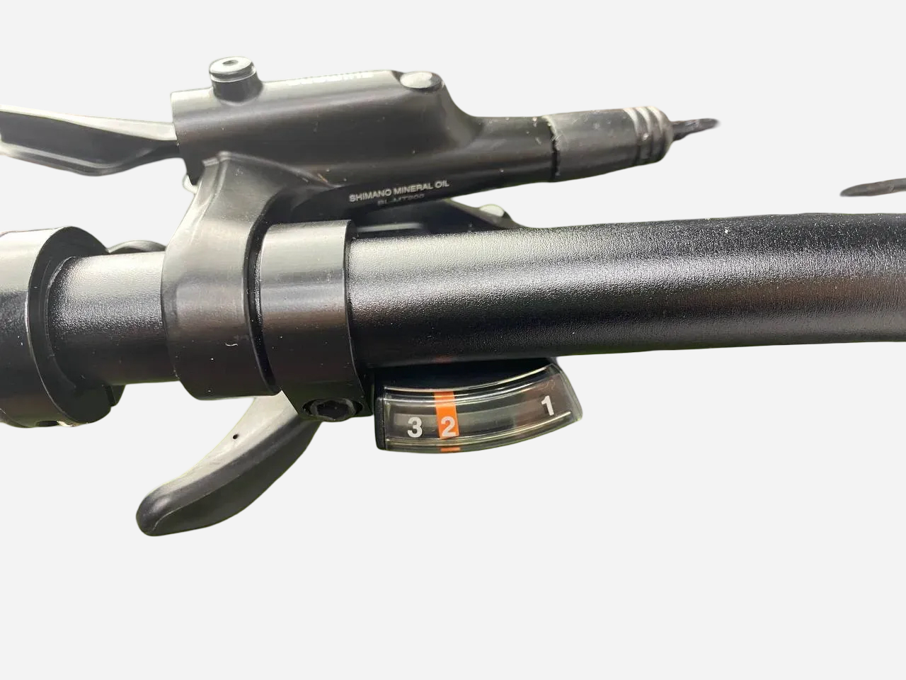 Cronus Ultimatum 27.5" — манетка Shimano з індикатором 3 передніх передач та гідравлічний важіль
