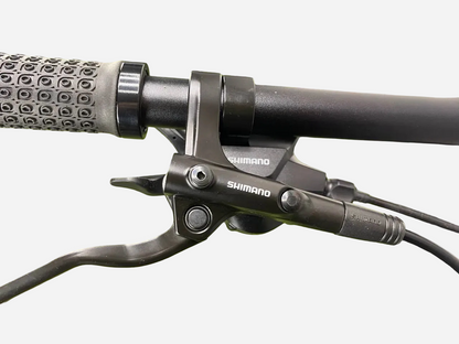Cronus Ultimatum 27.5" — гідравлічний гальмівний важіль Shimano MT200 та манетка на кермі