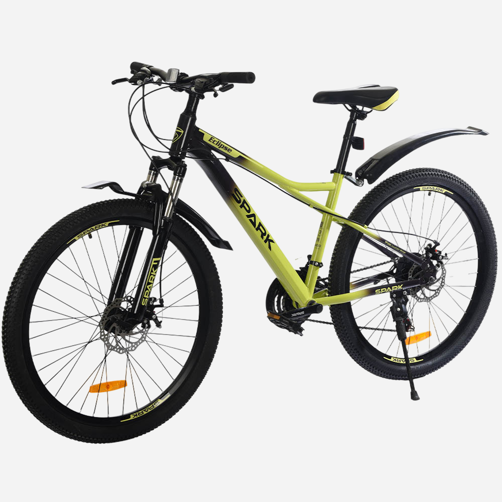 Гірський велосипед Spark ECLIPSE 26" салатовий з чорним, вид спереду зліва — амортизаційна вилка Spark, дискові гальма, MTB-сідло з жовтими акцентами, підніжка