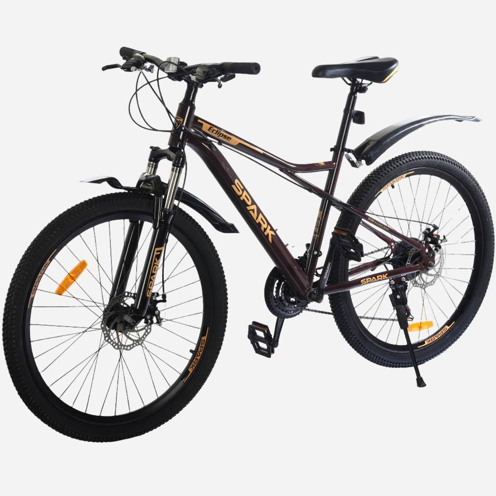 Гірський велосипед Spark ECLIPSE 26" сталева рама 15" чорний із золотим, вид спереду під кутом — амортизаційна вилка з крилом, дискові гальма, руль з манетками Shimano, педалі