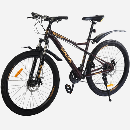 Гірський велосипед Spark ECLIPSE 26" сталева рама 15" чорний із золотим, вид спереду під кутом — амортизаційна вилка з крилом, дискові гальма, руль з манетками Shimano, педалі