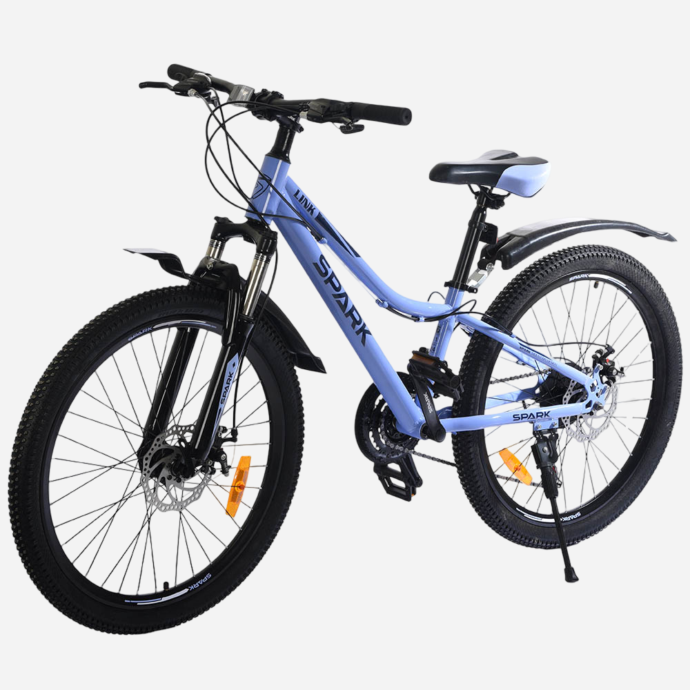 Гірський велосипед Spark LINK 24" лавандовий, вид спереду під кутом — задній перемикач Shimano, дискове гальмо, заднє крило, підніжка, сідло з блакитними акцентами