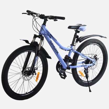 Гірський велосипед Spark LINK 24" лавандовий, вид спереду під кутом — задній перемикач Shimano, дискове гальмо, заднє крило, підніжка, сідло з блакитними акцентами