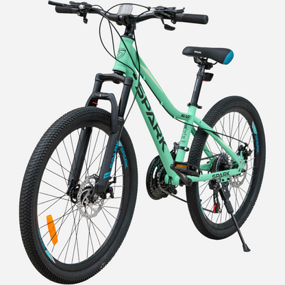 Гірський велосипед Spark SKADI 24" м'ятний, вид ззаду під кутом — задній перемикач Shimano, дискове гальмо, сідло з блакитними акцентами, підніжка
