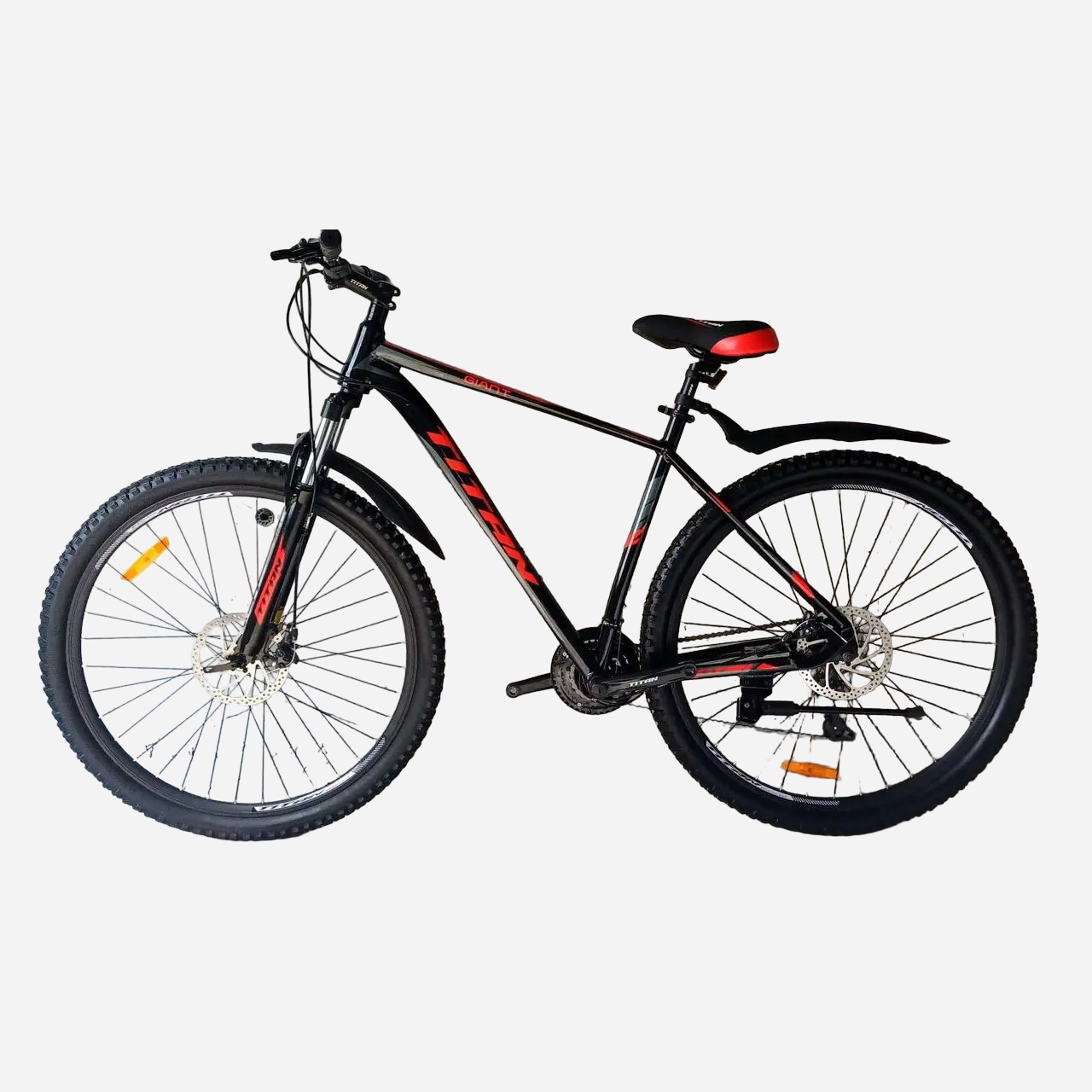 Titan Giant 30.5" MTB — вид зліва, чорна рама з червоним написом Titan, дискові гальма, широкі покришки Titan Racing, крила