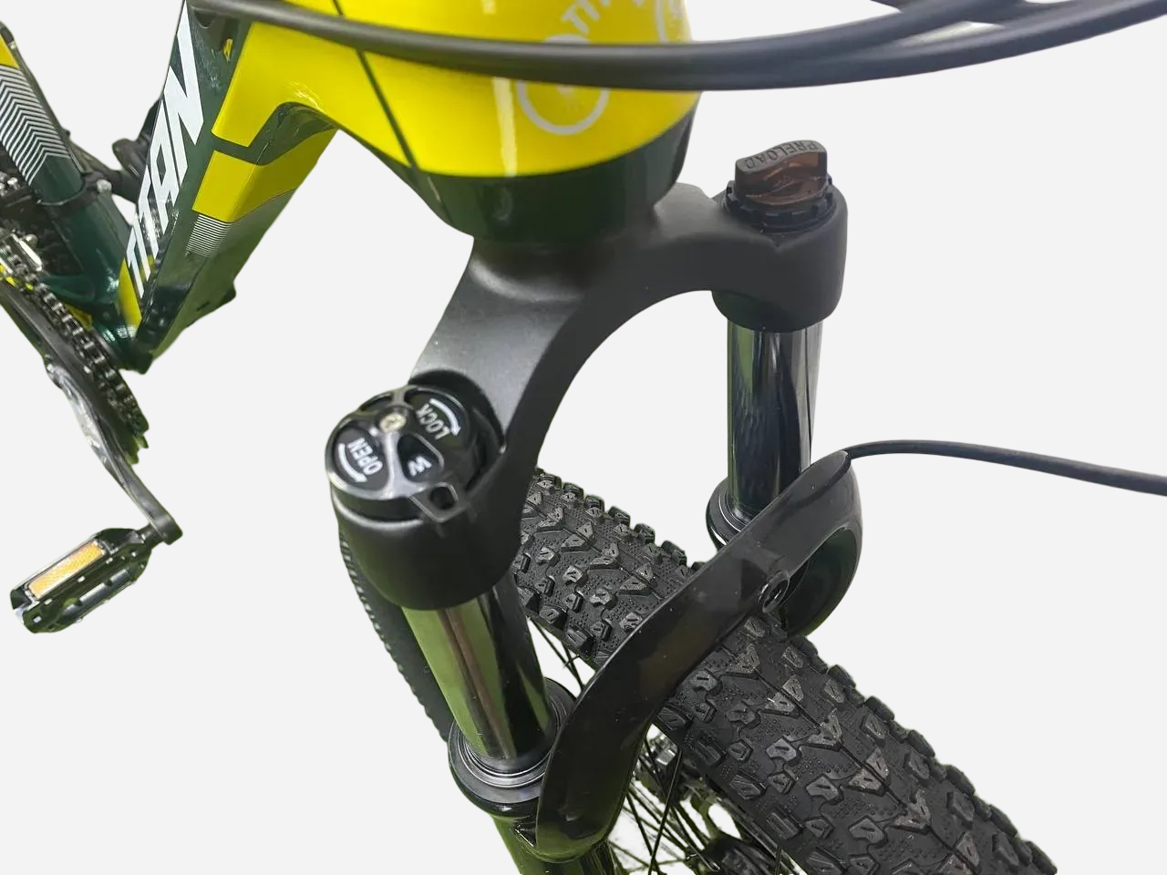 Амортизаційна вилка з LockOut та покришка WANDA 2.35, Titan Shadow 26" MTB