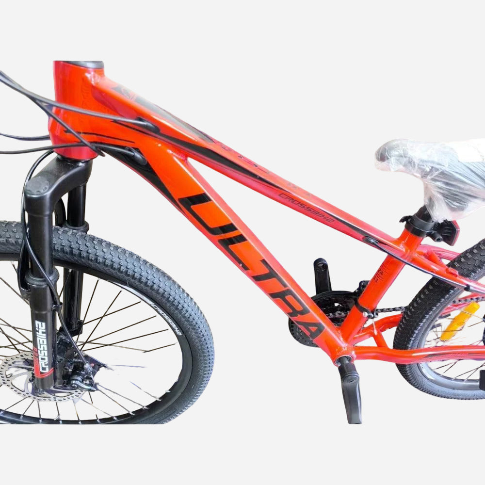 CrossBike Ultra 24" — амортизаційна вилка та алюмінієва рама, крупний план
